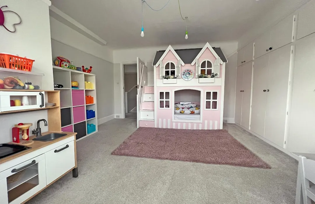 Four Bedroom Family Abode With Hot Tub, Garden And Bbq-1